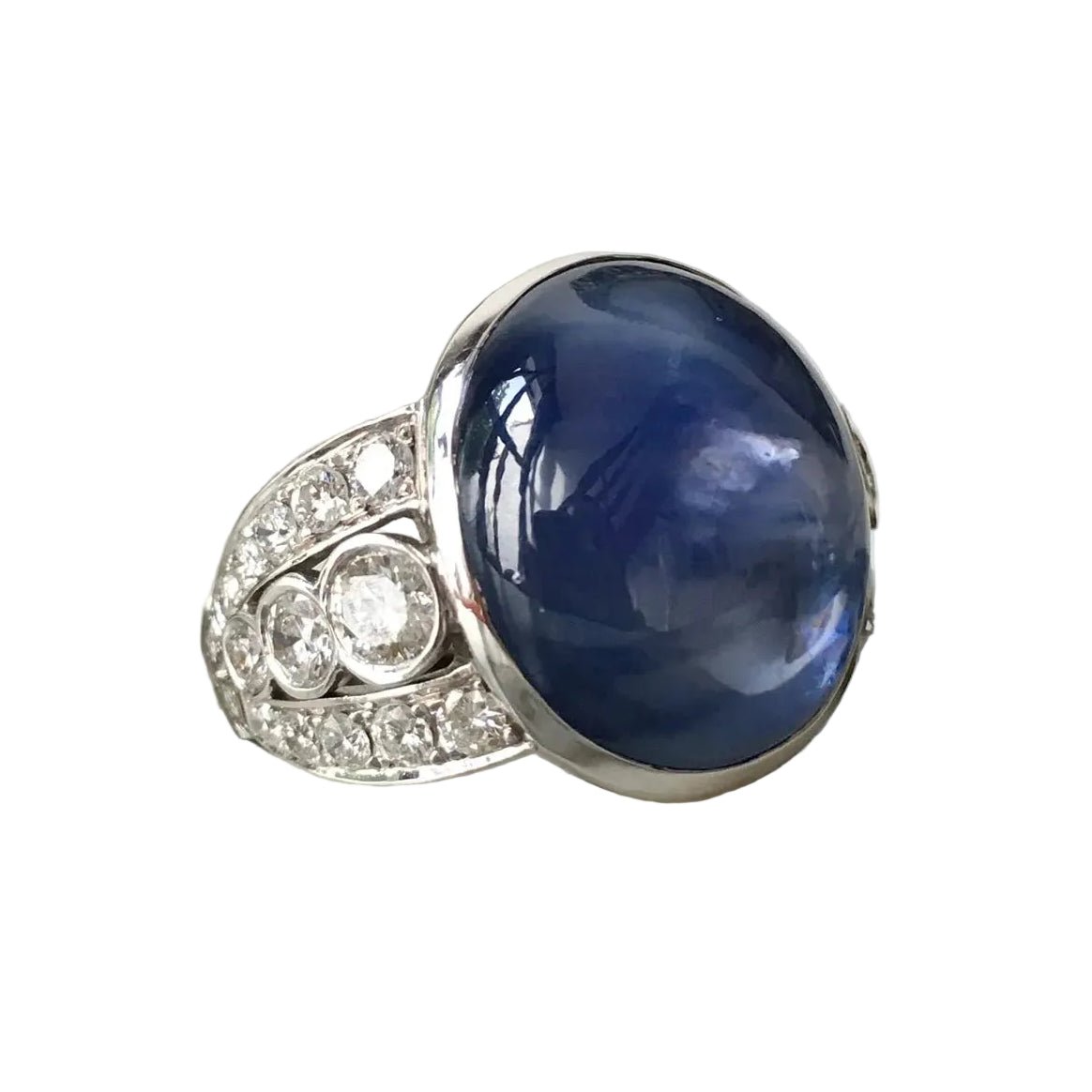 Bague Cocktail en or blanc, saphir et diamants - Castafiore