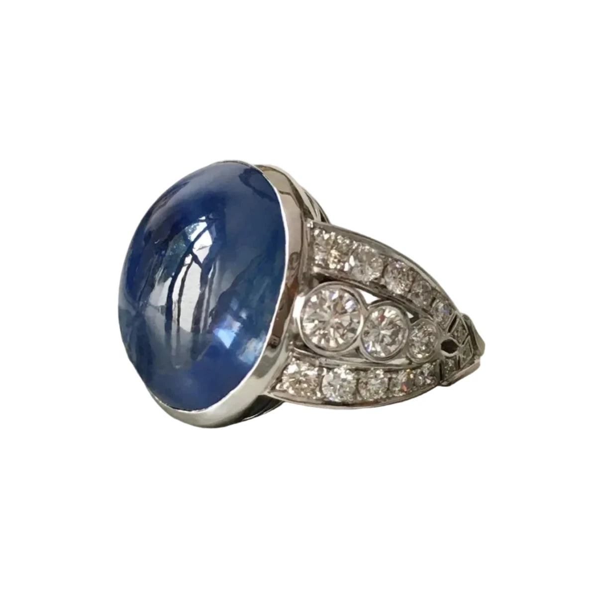 Bague Cocktail en or blanc, saphir et diamants - Castafiore