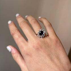 Bague Cocktail en or blanc, saphir et diamants - Castafiore