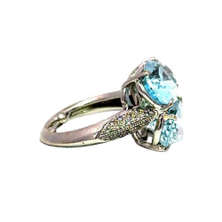 Bague Cocktail en or blanc, topazes et diamants - Castafiore