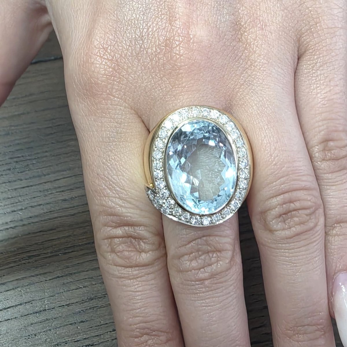Bague Cocktail en or jaune, aigue - marine et diamants - Castafiore