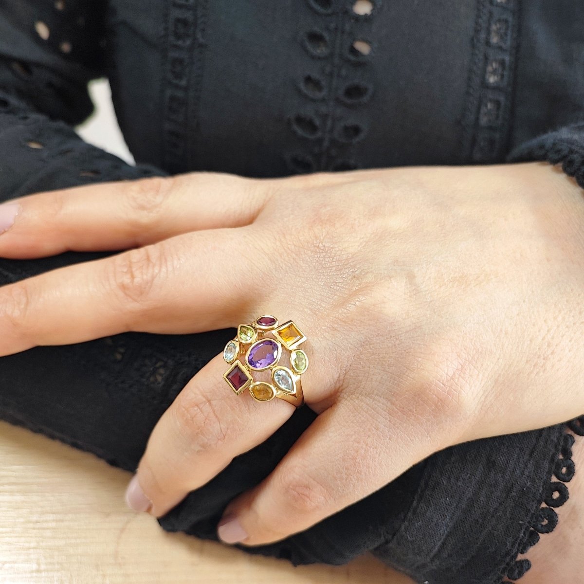 Bague Cocktail en or jaune, améthyste, péridots, aigues-marines, citrines et rhodolites - Castafiore