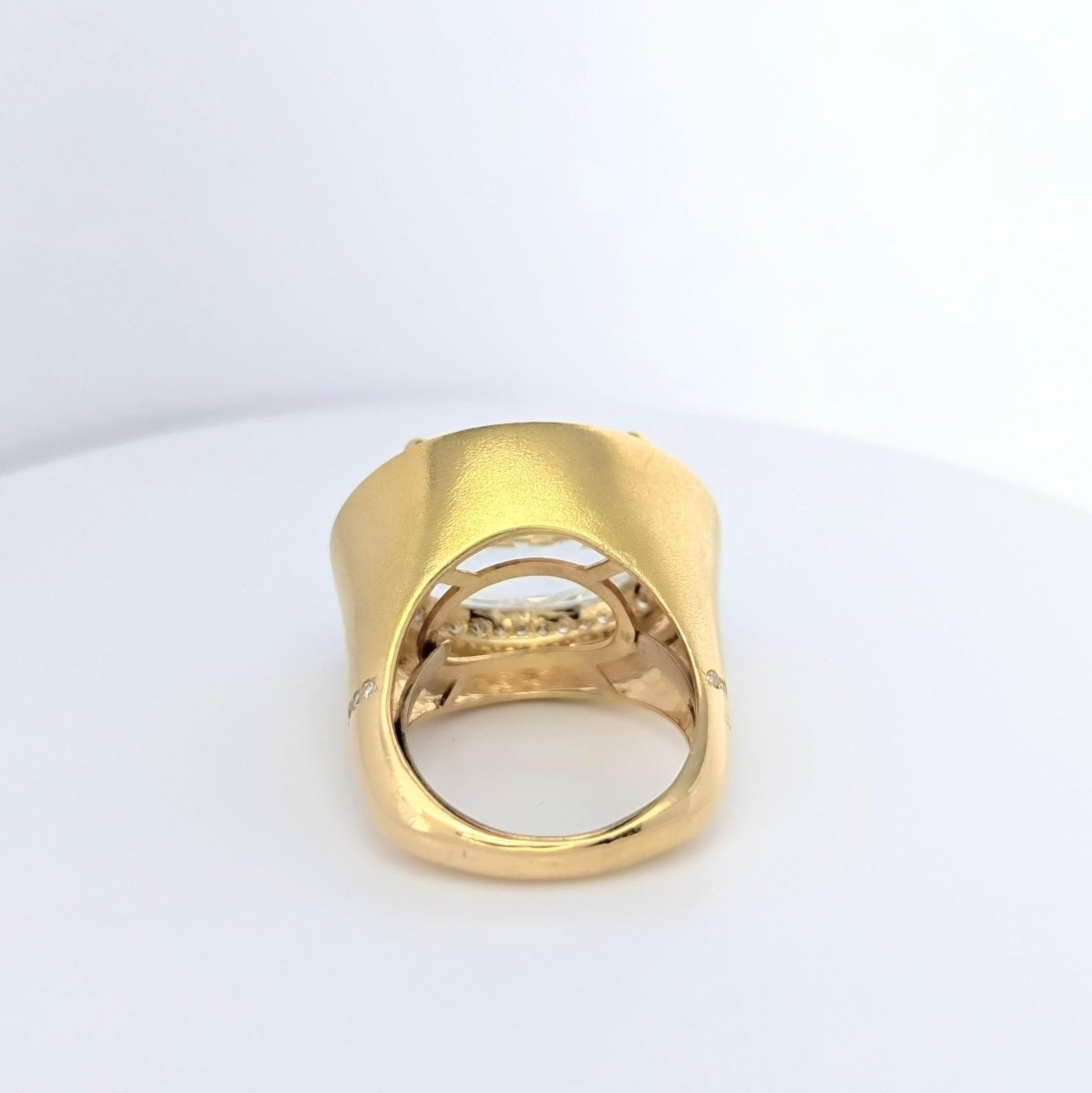 Bague cocktail en or jaune diamants et topaze - Castafiore