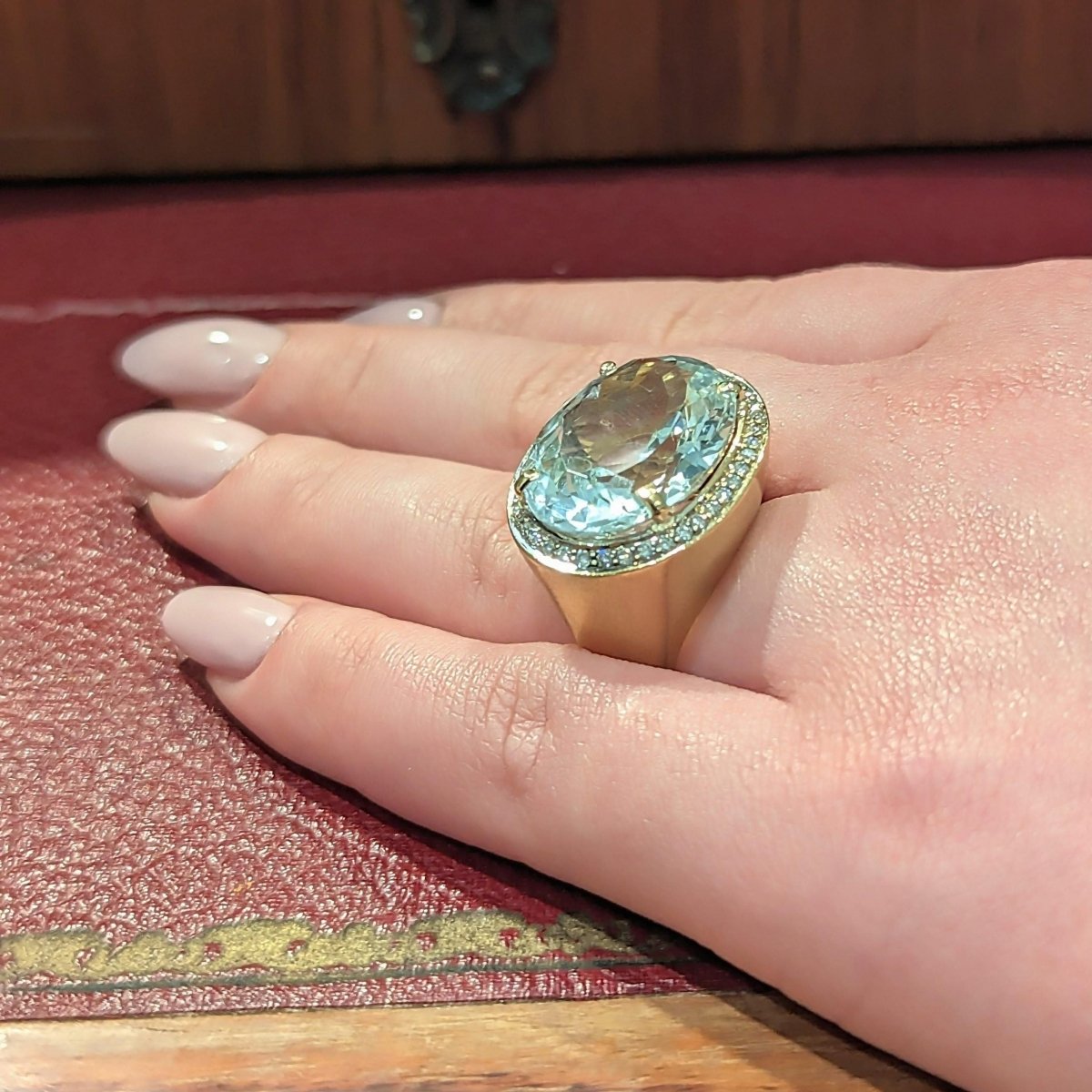 Bague cocktail en or jaune diamants et topaze - Castafiore
