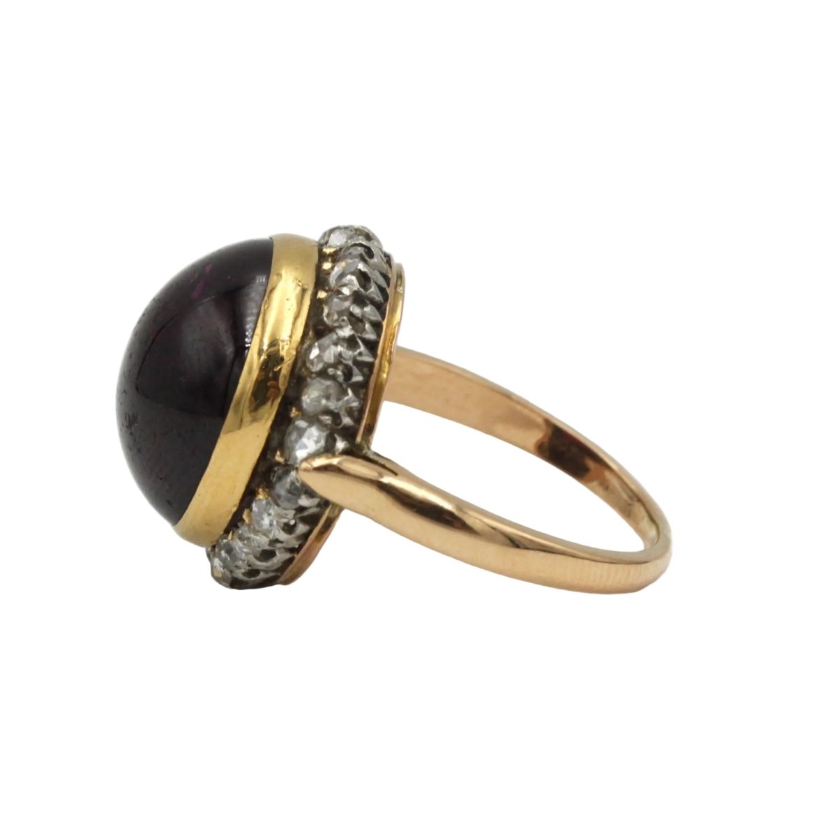 Bague Cocktail en or jaune, grenat et diamants - Castafiore