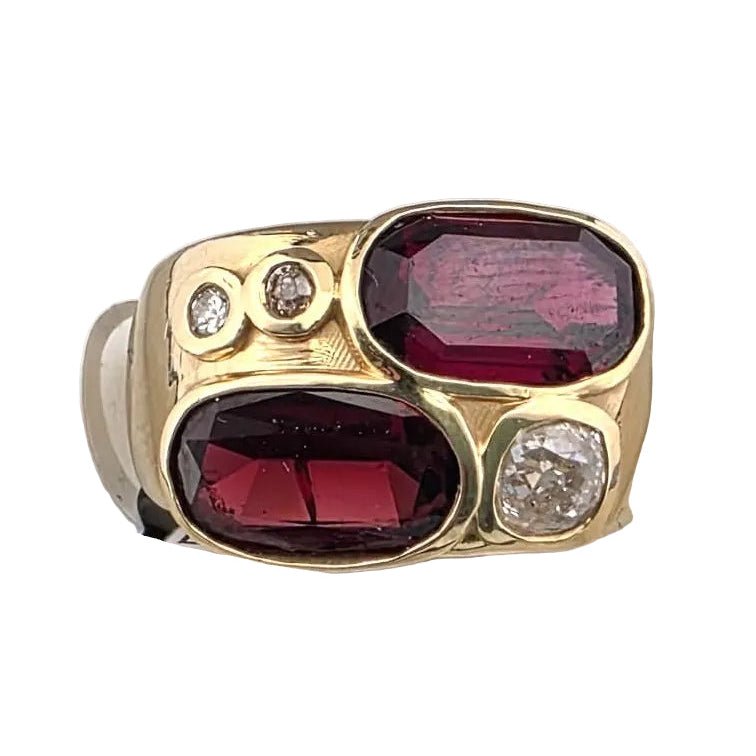 Bague Cocktail en or jaune, grenats et diamants - Castafiore