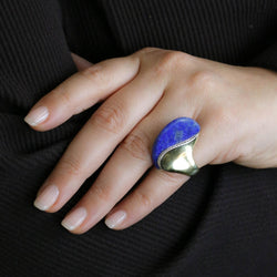 Bague Cocktail en or jaune, lapis-lazuli et diamants - Castafiore