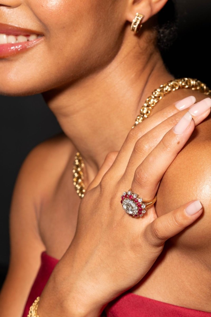 Bague Cocktail en or jaune, platine, rubis et diamants - Castafiore