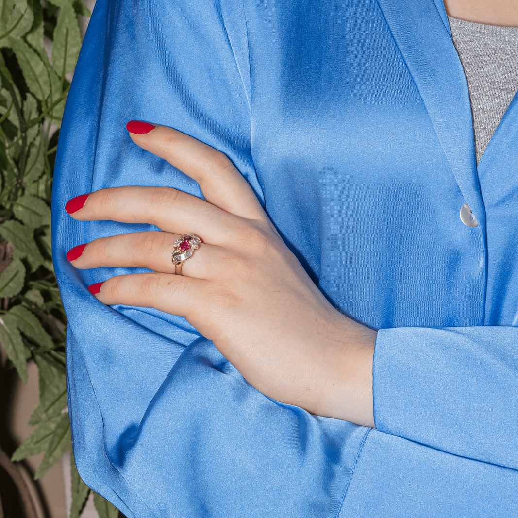 Bague Cocktail en or jaune, rubis et diamants - Castafiore