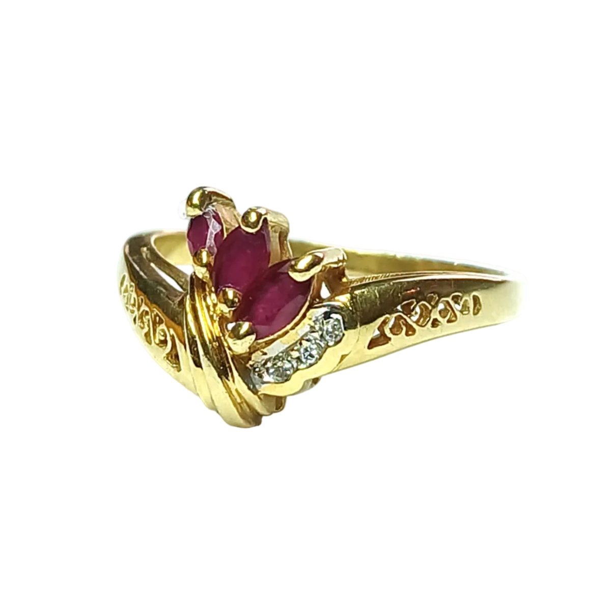 Bague Cocktail en or jaune, rubis, et diamants - Castafiore