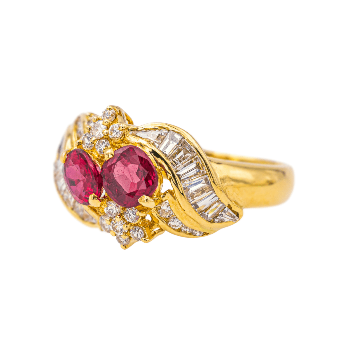 Bague Cocktail en or jaune, rubis et diamants - Castafiore