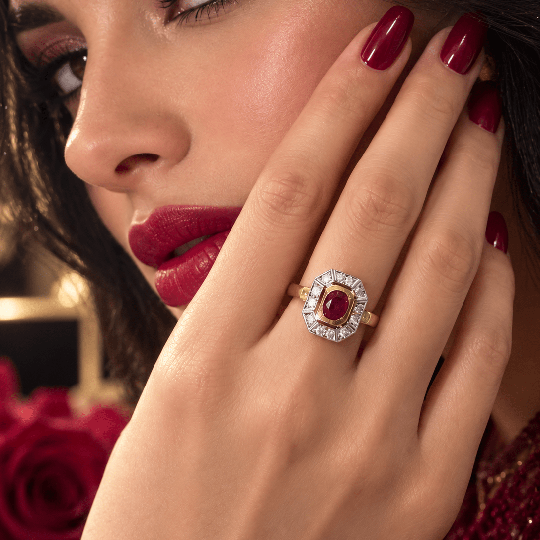 Bague Cocktail en or jaune, rubis et diamants - Castafiore