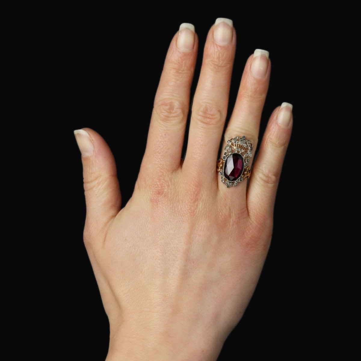 Bague Cocktail en or rose, argent, grenat et diamants - Castafiore