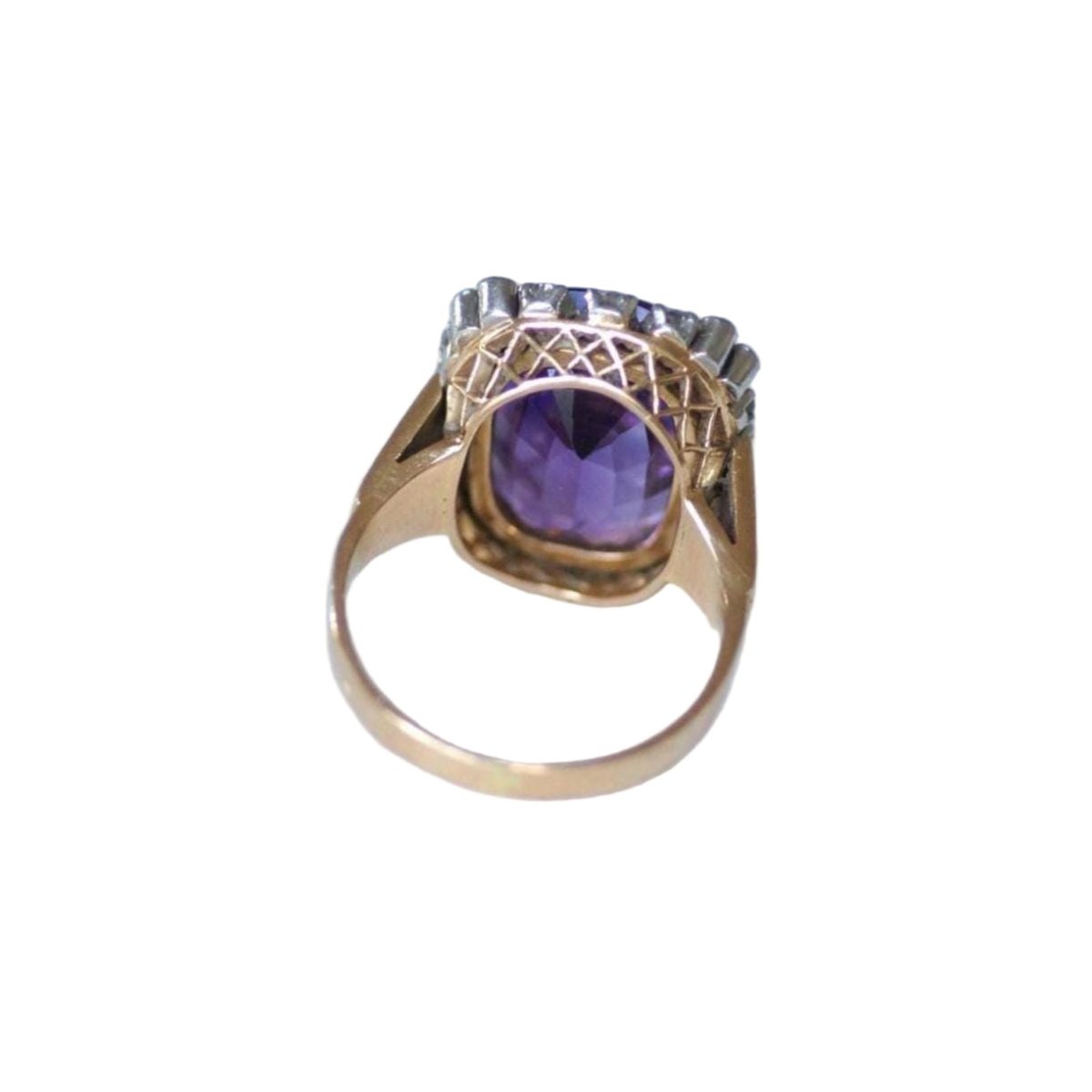 Bague Cocktail en or rose, platine, améthyste, et diamants - Castafiore