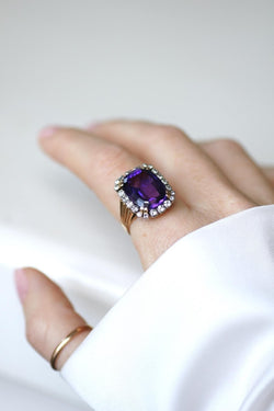 Bague Cocktail en or rose, platine, améthyste, et diamants - Castafiore