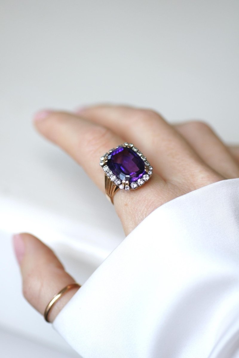 Bague Cocktail en or rose, platine, améthyste, et diamants - Castafiore