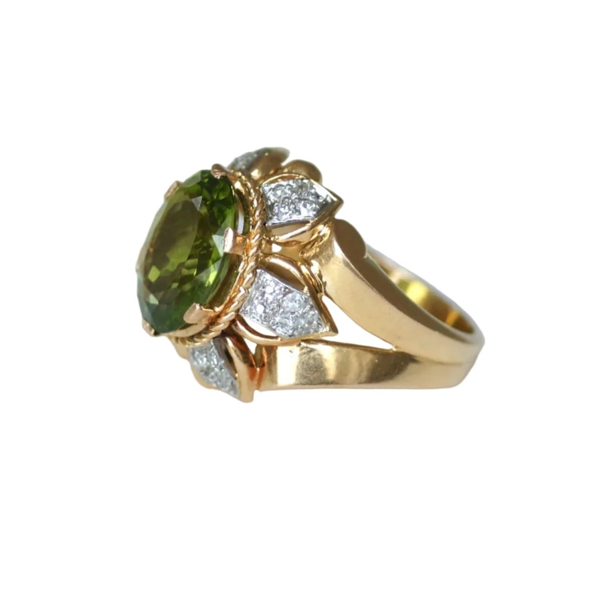 Bague Cocktail en or rose, platine, péridot et diamants - Castafiore