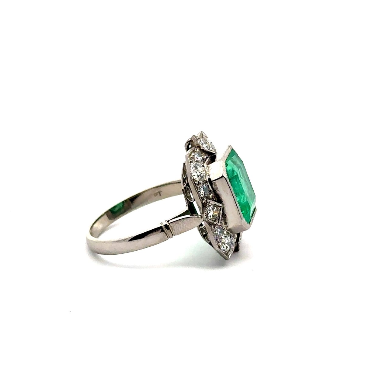 Bague Cocktail en platine, émeraude et diamants - Castafiore
