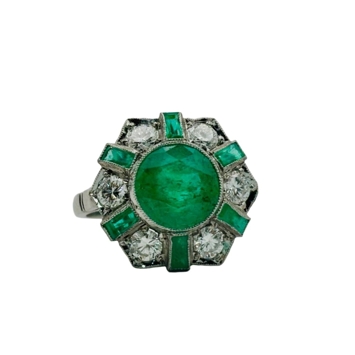 Bague Cocktail en platine, émeraudes et diamants - Castafiore