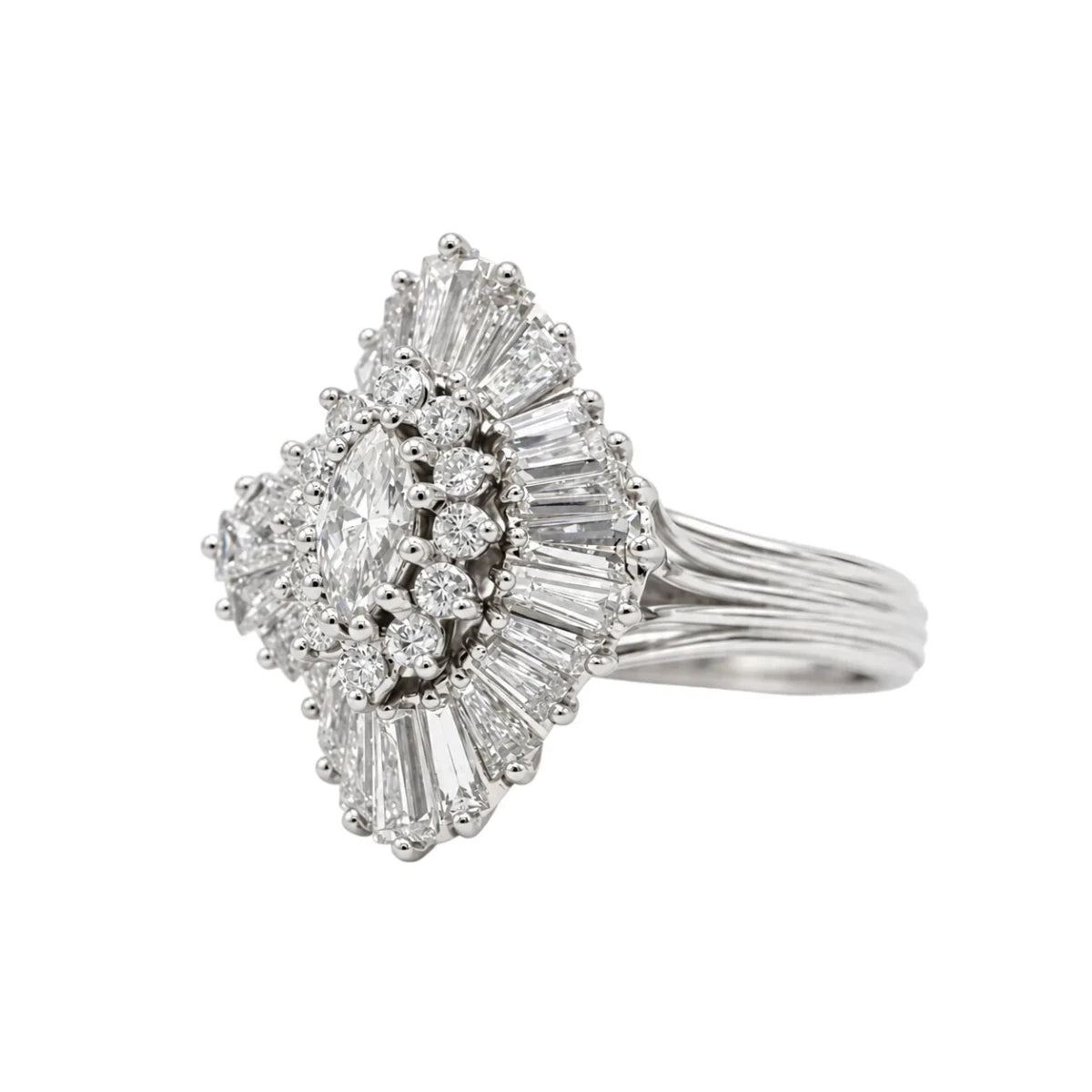 Bague Cocktail en platine et diamants - Castafiore