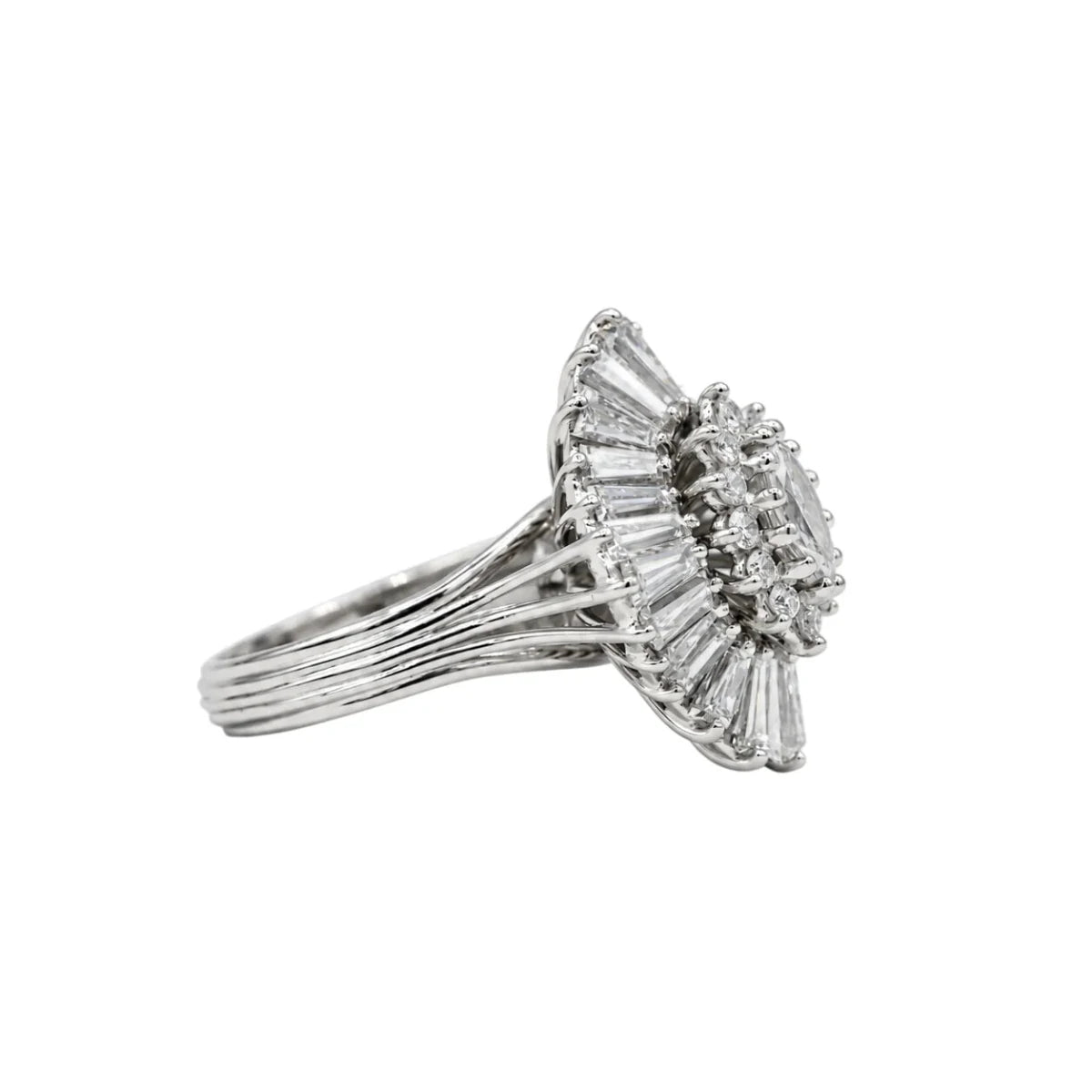 Bague Cocktail en platine et diamants - Castafiore