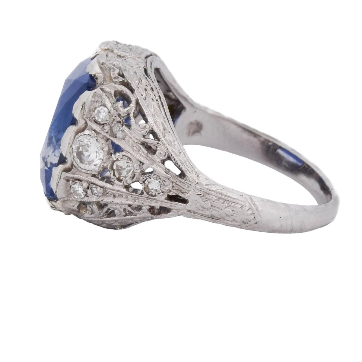 Bague Cocktail en platine, saphir et diamants - Castafiore