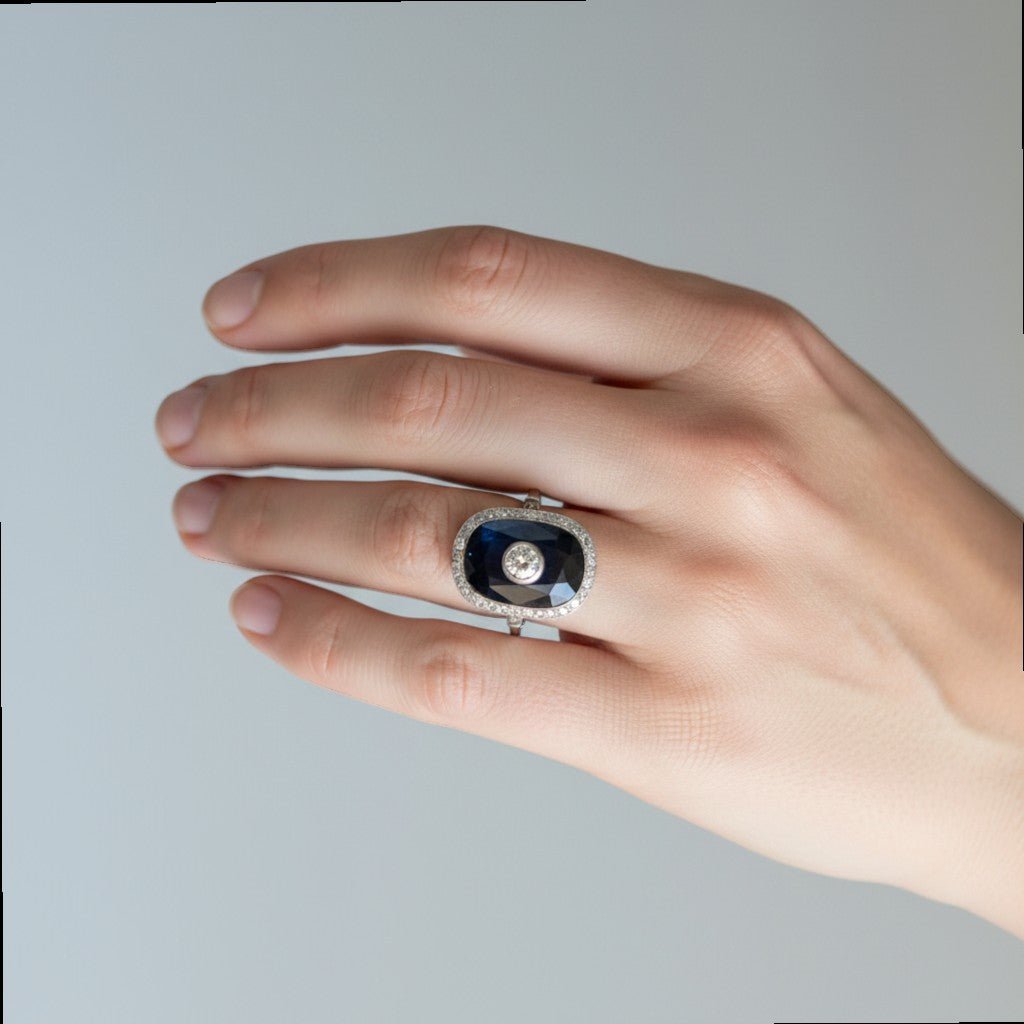 Bague Cocktail en platine, saphir et diamants - Castafiore