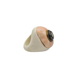 Bague Cocktail en résine, corail et diamants - Castafiore