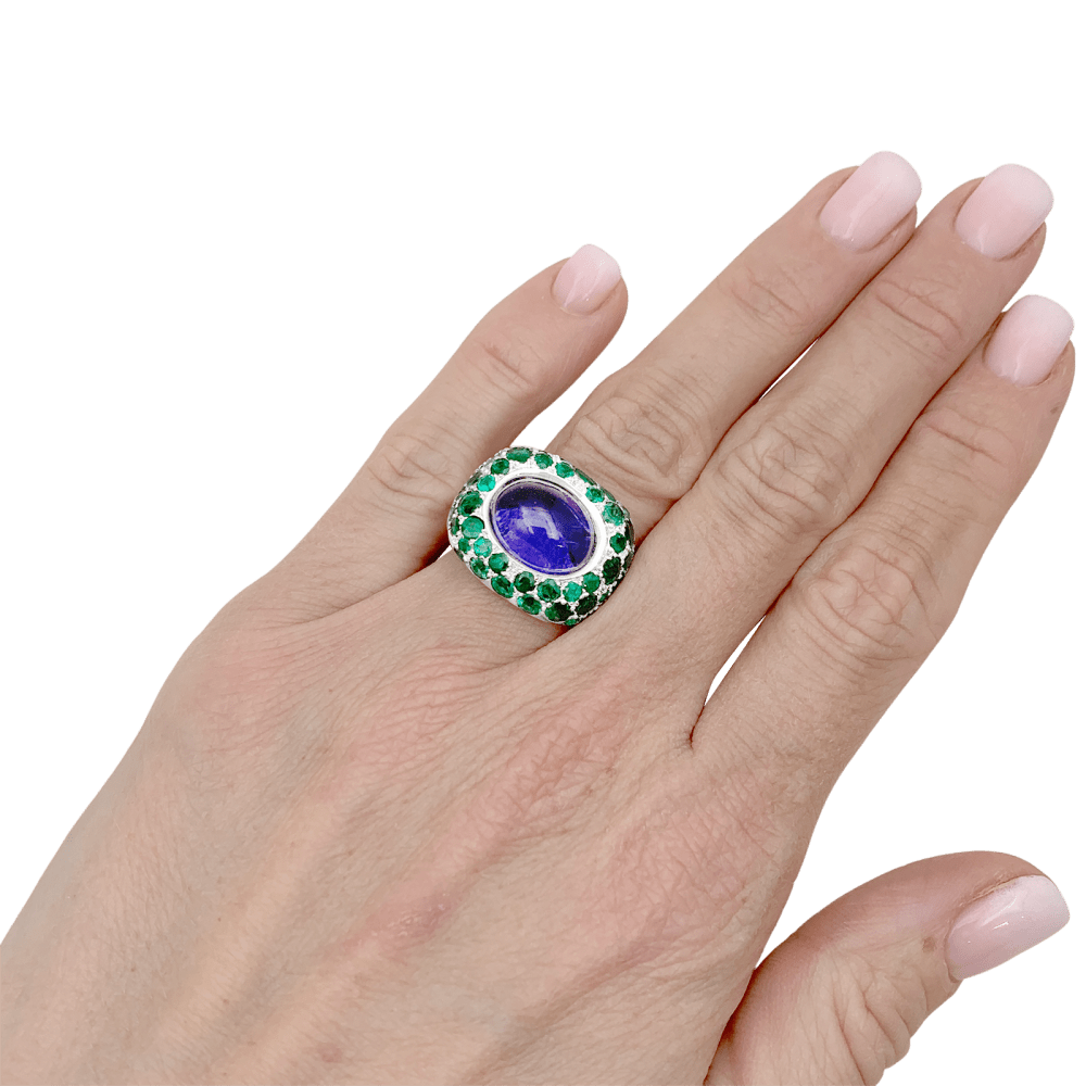 Bague Cocktail POIRAY "Cabaret" en or blanc, iolite et émeraudes - Castafiore