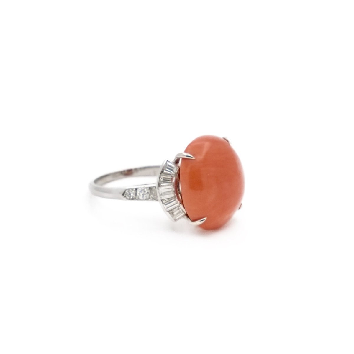Bague corail, platine et diamants - Castafiore