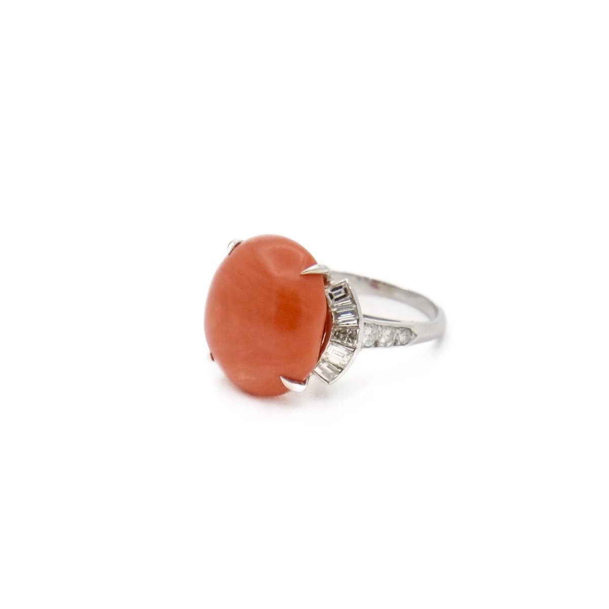 Bague corail, platine et diamants - Castafiore