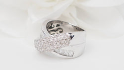 Bague croisée en or blanc et diamants - Castafiore