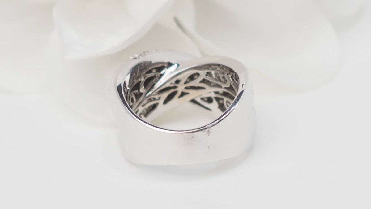 Bague croisée en or blanc et diamants - Castafiore