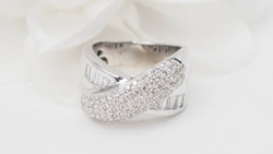 Bague croisée en or blanc et diamants - Castafiore