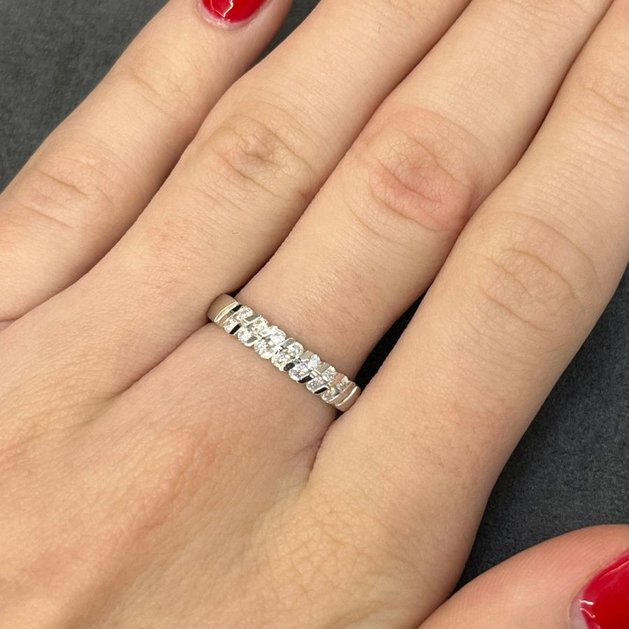 Bague DEMI ALLIANCE en or blanc et diamants - Castafiore