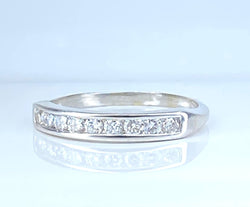 Bague Demi Alliance en or blanc et Diamants - Castafiore