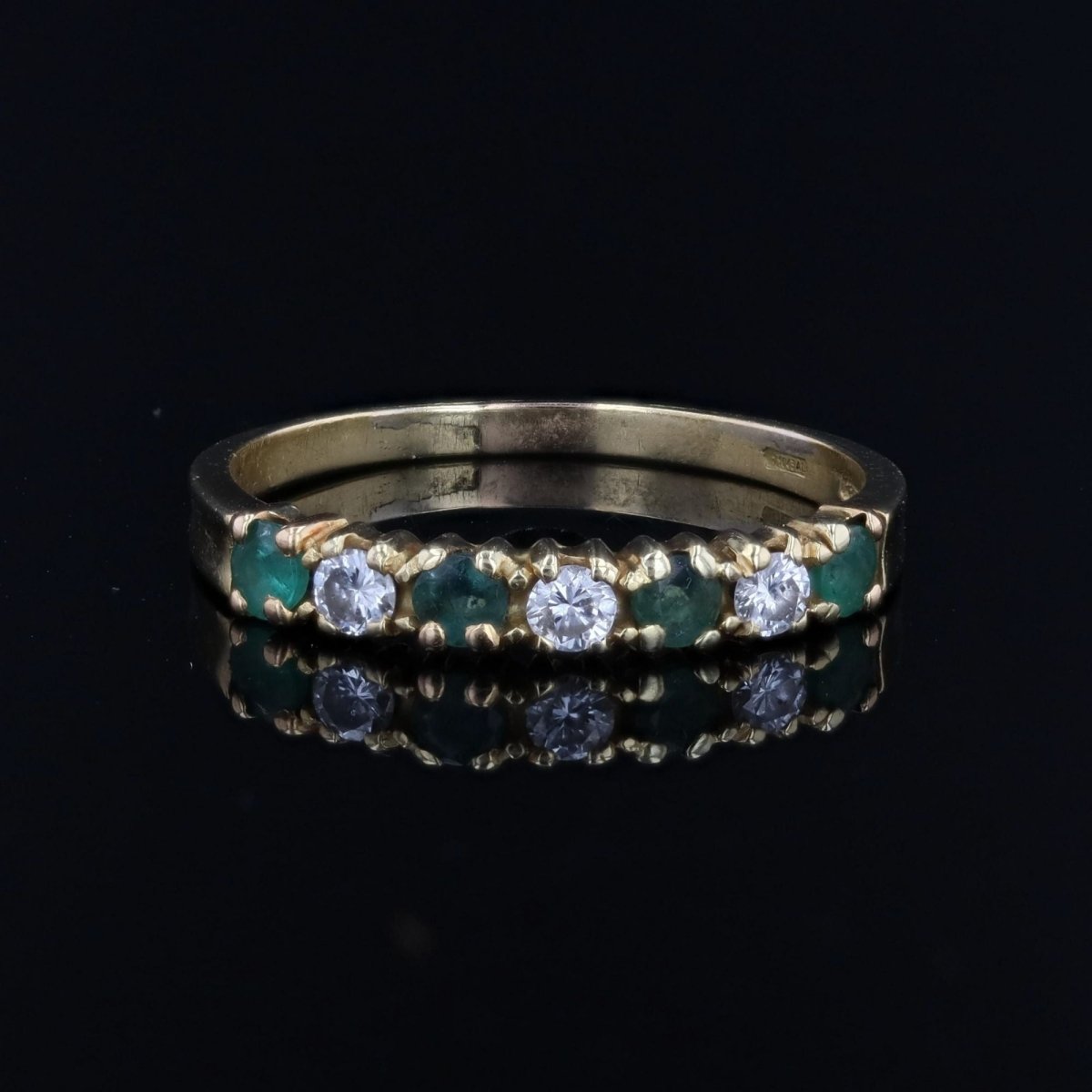 Bague demi alliance en or jaune et émeraudes diamants - Castafiore