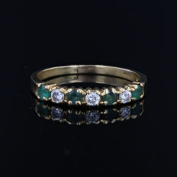 Bague demi alliance en or jaune et émeraudes diamants - Castafiore