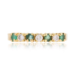 Bague demi alliance en or jaune et émeraudes diamants - Castafiore