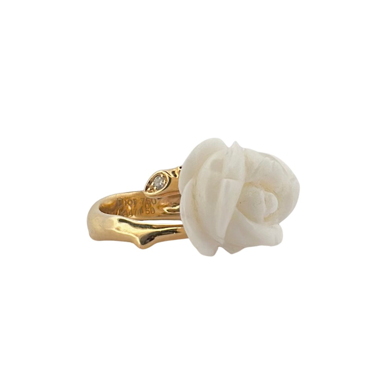 Bague DIOR "Rose pré catelan" en or jaune et corail blanc - Castafiore