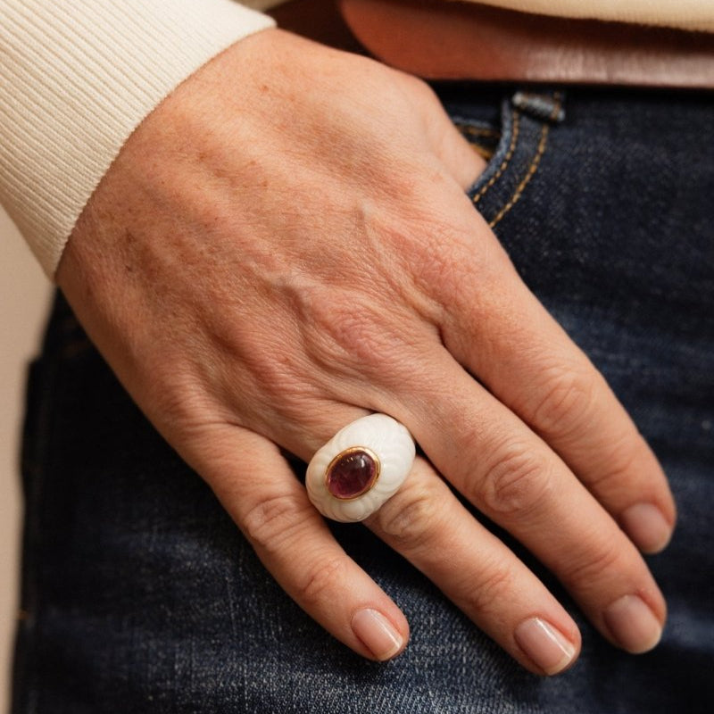 Bague Dôme BULGARI Chandra en céramique blanche, or jaune et tourmaline rose