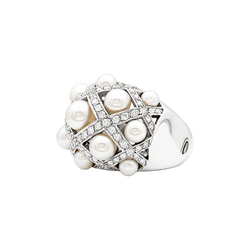 Bague Dôme CHANEL "Baroque" en or blanc, perles et diamants - Castafiore