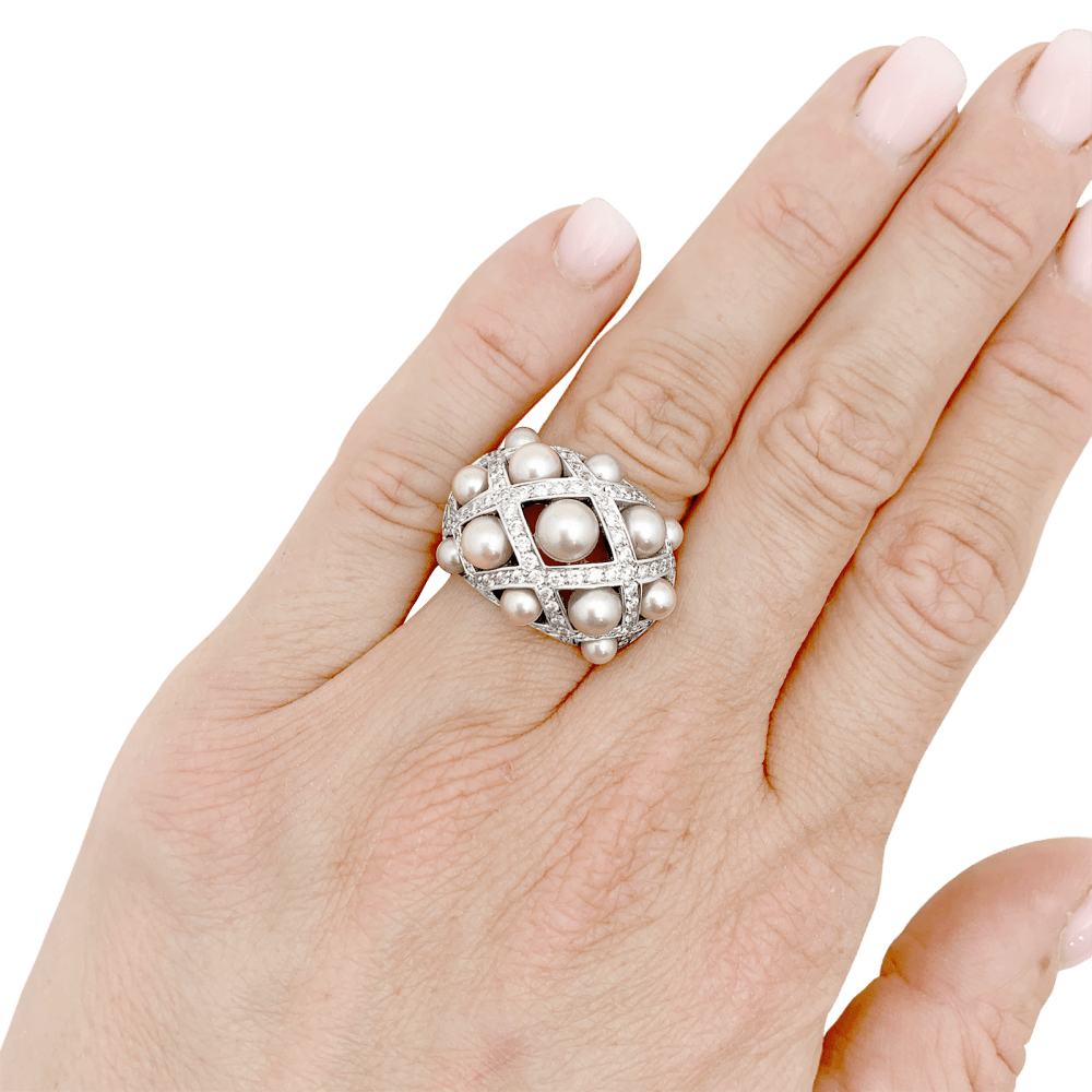 Bague Dôme CHANEL "Baroque" en or blanc, perles et diamants - Castafiore