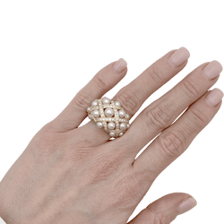 Bague Dôme CHANEL "Baroque" en or jaune, perles et diamants - Castafiore