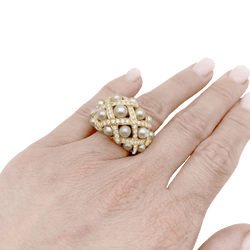 Bague Dôme CHANEL "Baroque" en or jaune, perles et diamants - Castafiore