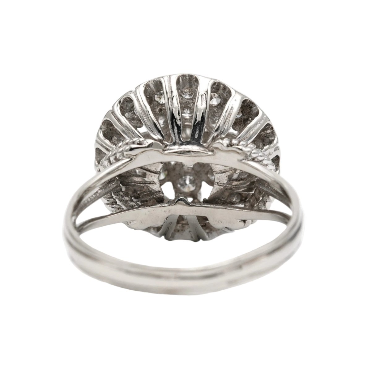 Bague Dôme en or blanc et diamants - Castafiore