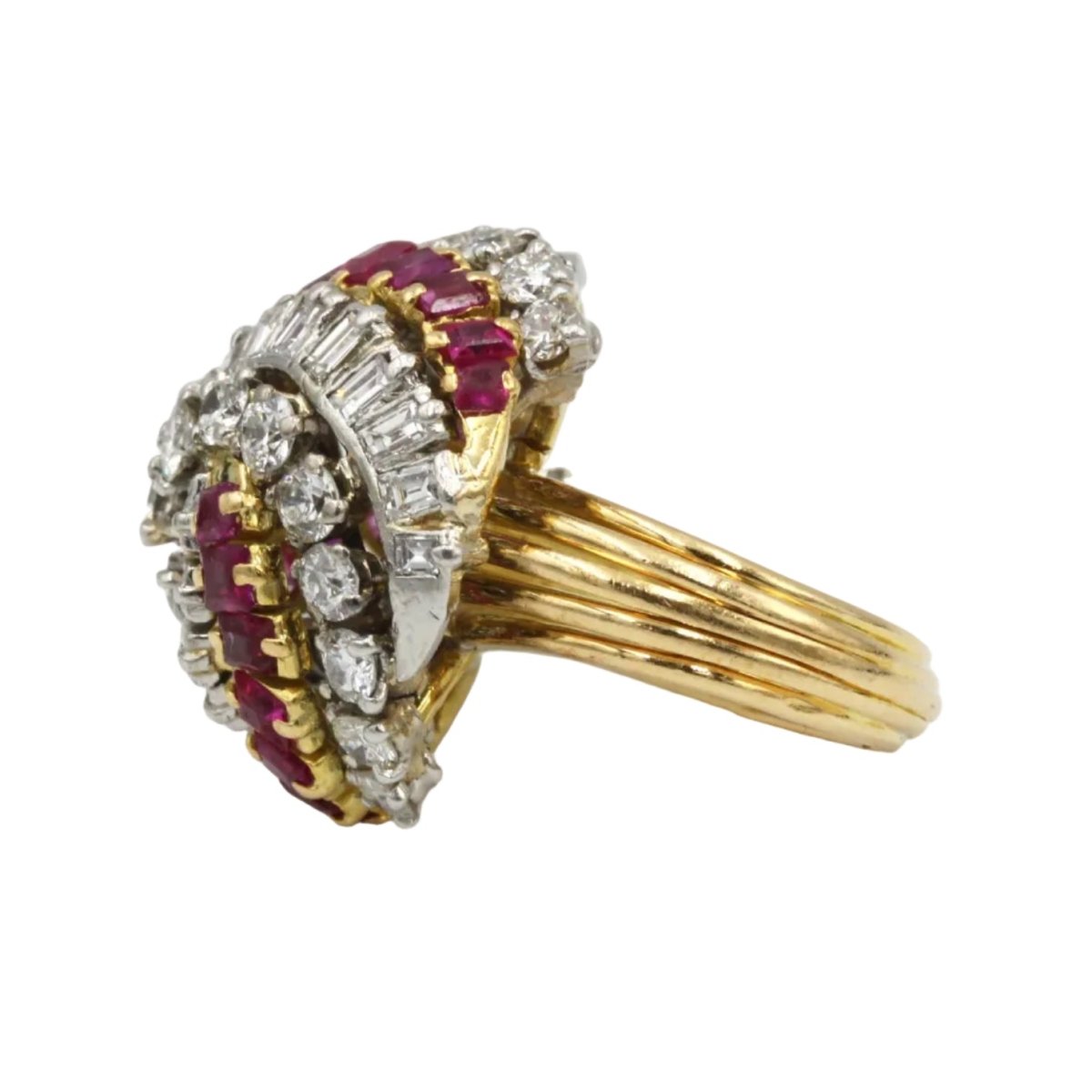 Bague Dôme en or jaune, platine, rubis et diamants - Castafiore