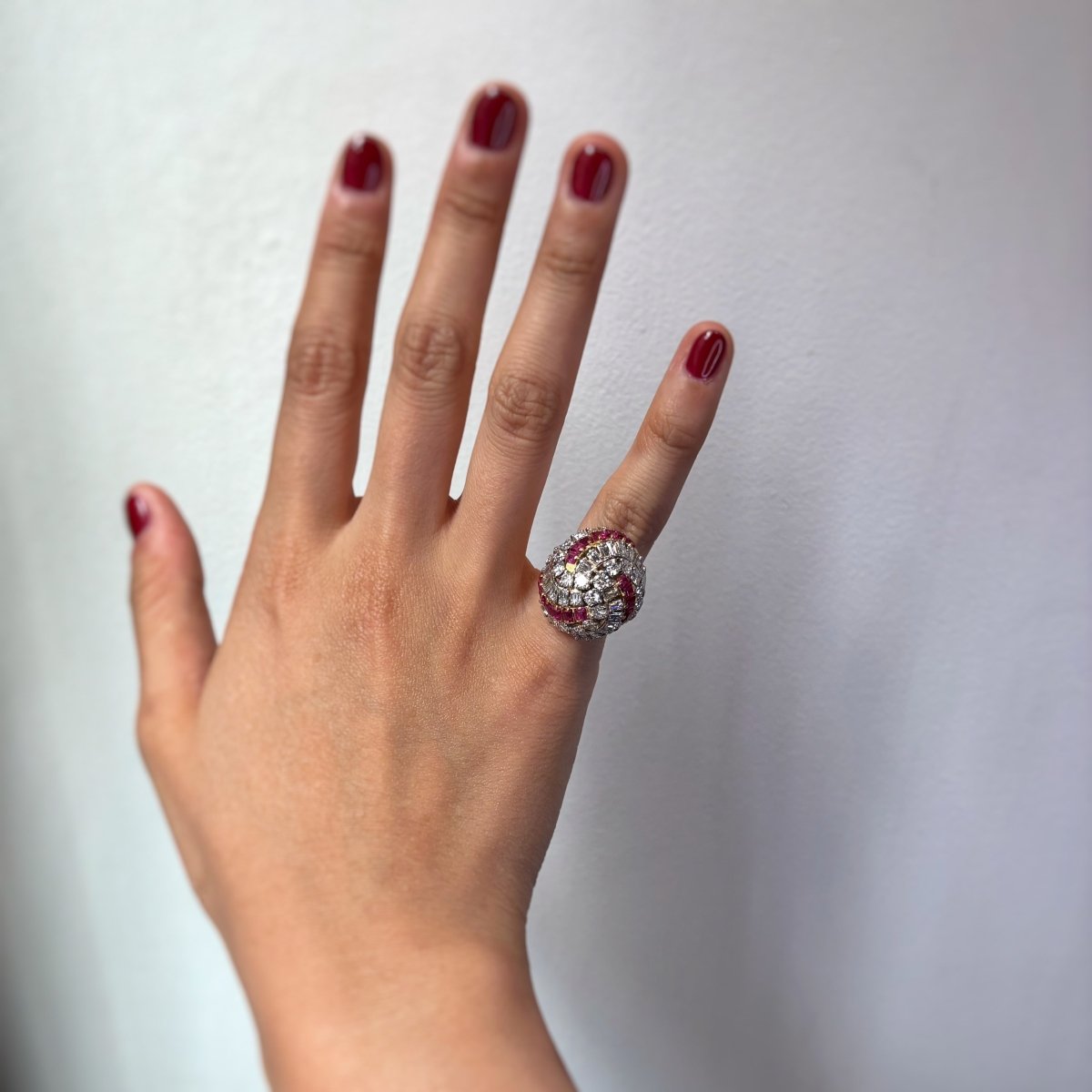 Bague Dôme en or jaune, platine, rubis et diamants - Castafiore