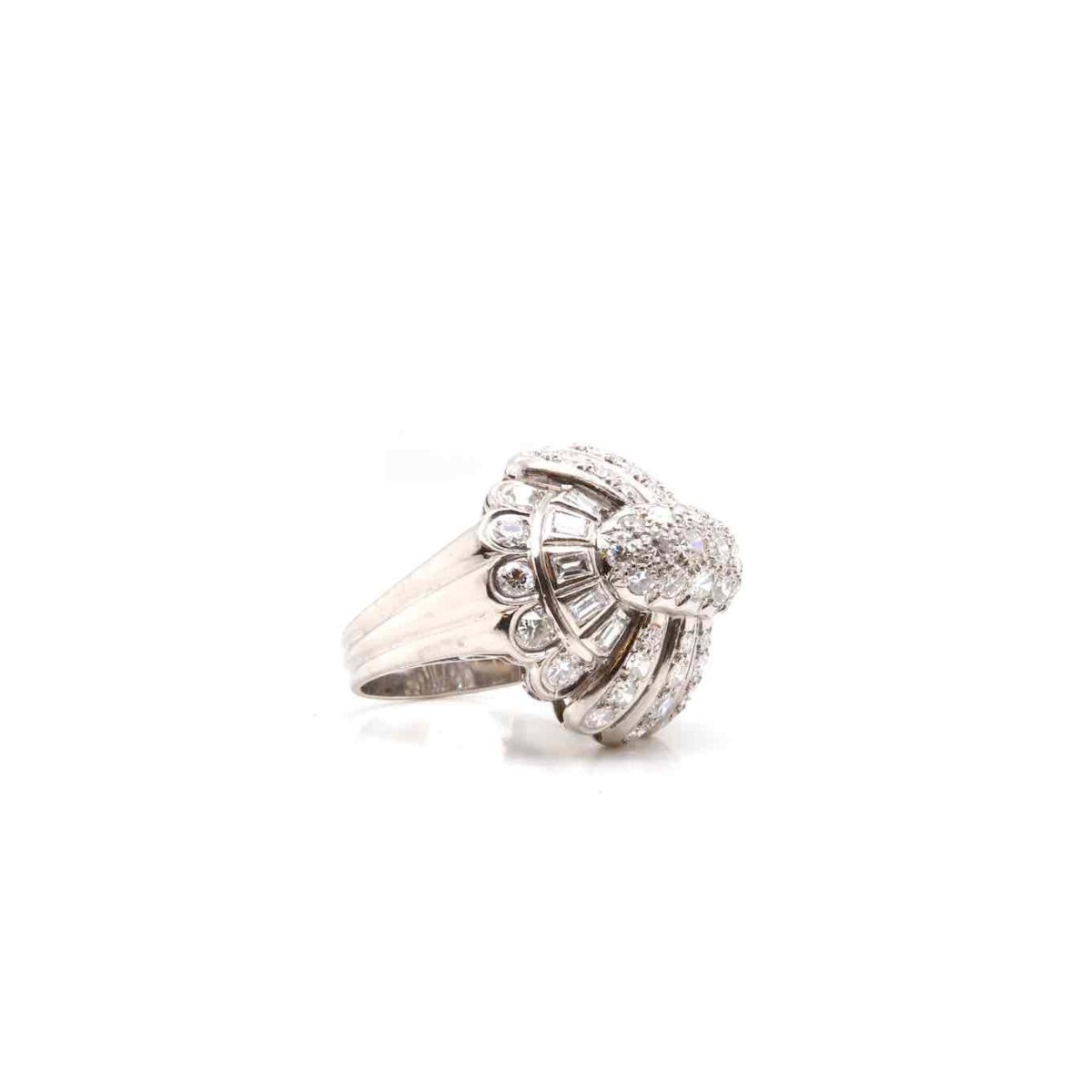 Bague Dôme en platine et diamants - Castafiore