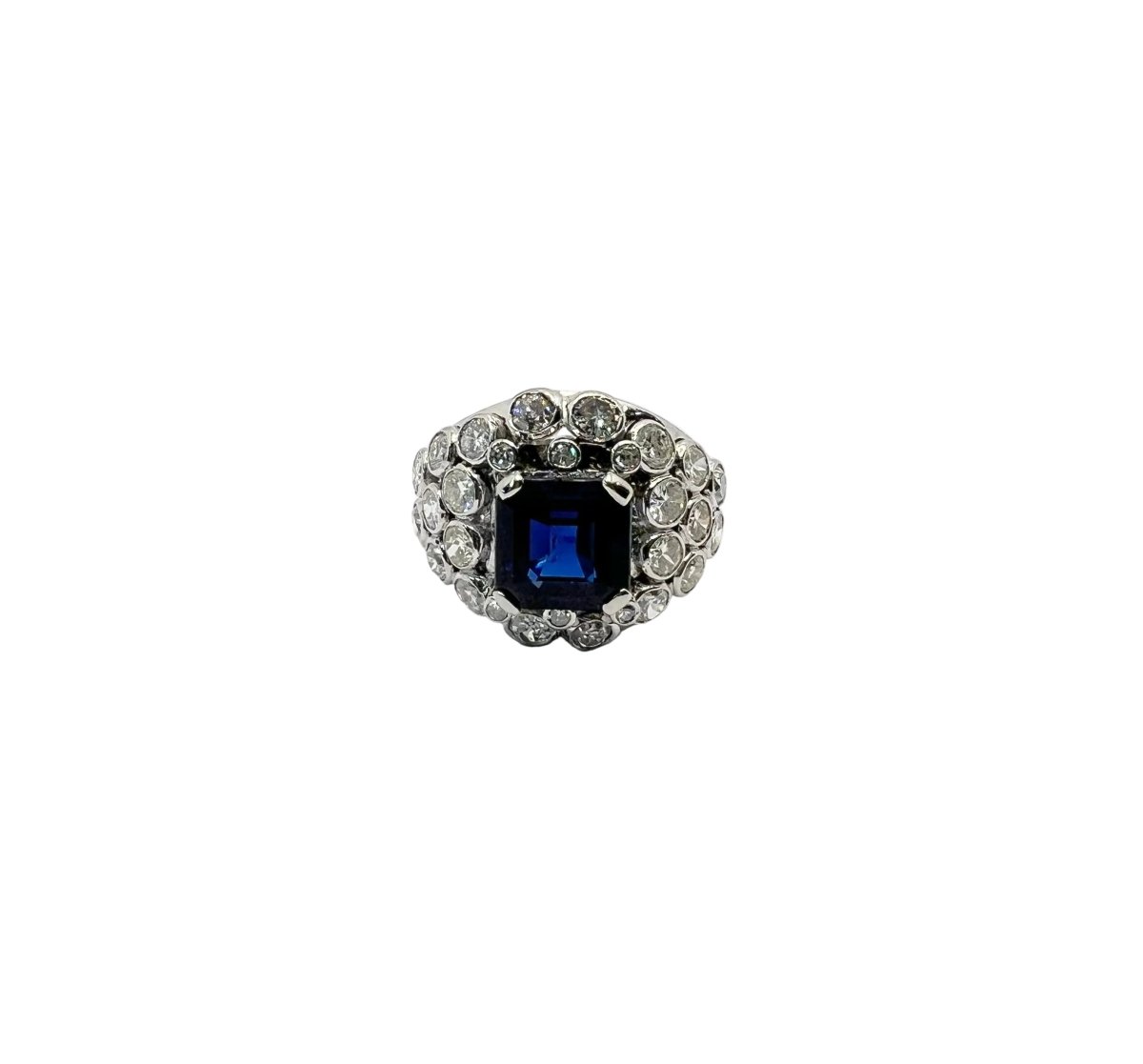 Bague Dôme en platine, saphir et diamants - Castafiore
